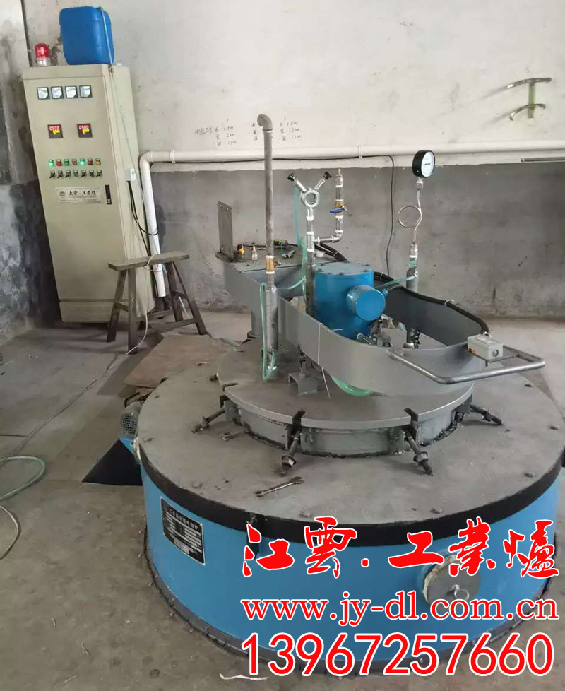 Well type gas nitriding furnace
